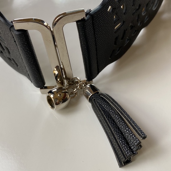 Apt. 9 Women Black Belt M/L Faux Leather cut-out stretch belt.Tassels Boho - Picture 2 of 6